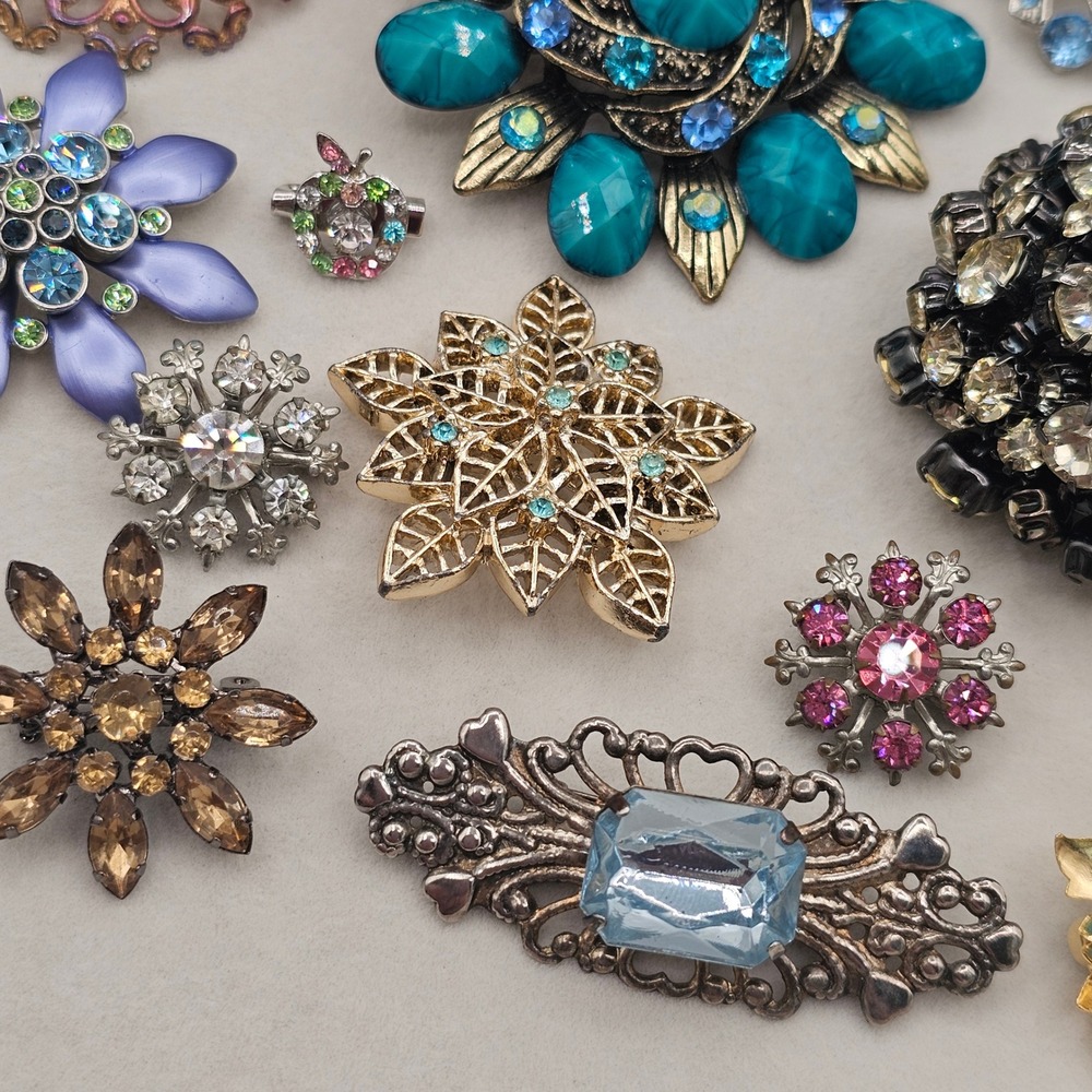 Floral Rhinestone Brooch Lot 13pc Colorful Vintage to Modern Pins - Picture 12 of 16